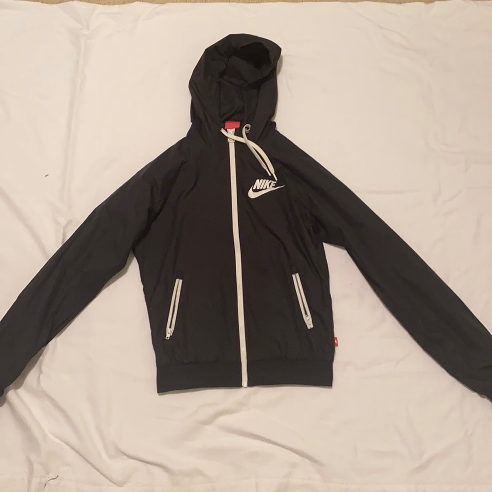nike wind breaker